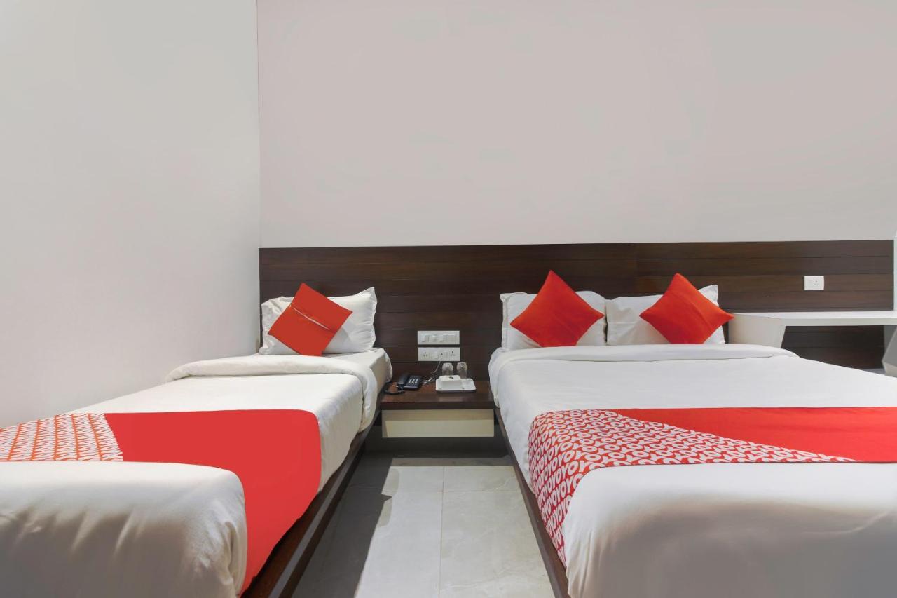 מומביי Hotel Flora Suites מראה חיצוני תמונה