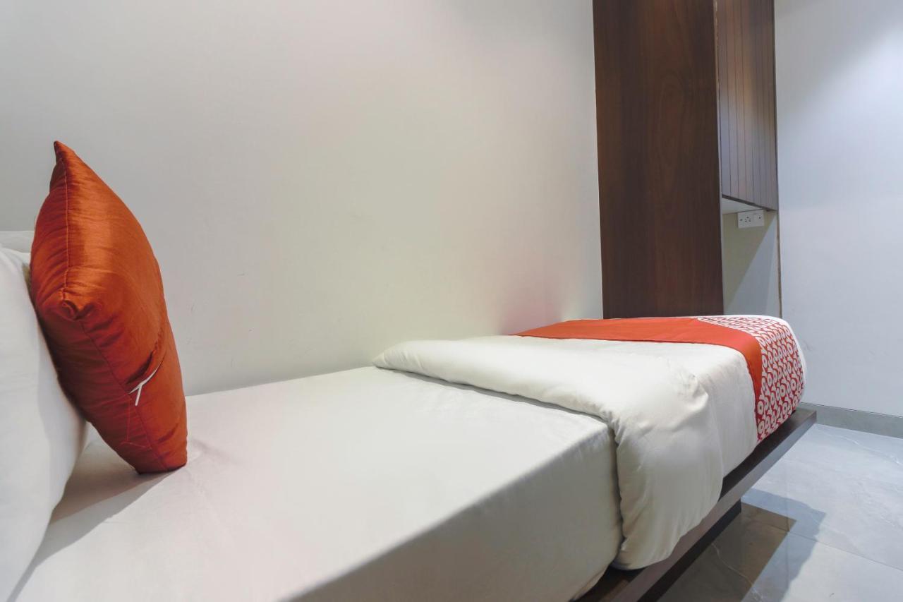 מומביי Hotel Flora Suites מראה חיצוני תמונה