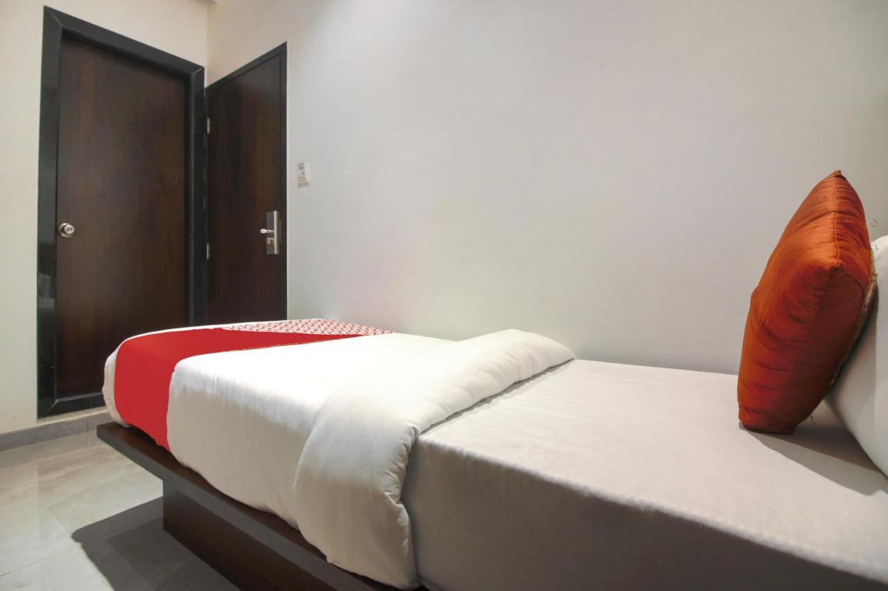 מומביי Hotel Flora Suites מראה חיצוני תמונה