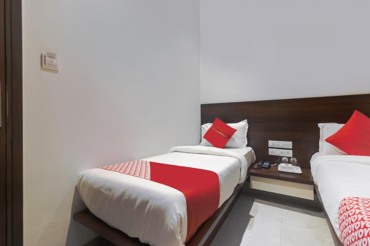 מומביי Hotel Flora Suites מראה חיצוני תמונה