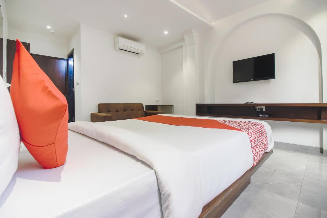מומביי Hotel Flora Suites מראה חיצוני תמונה