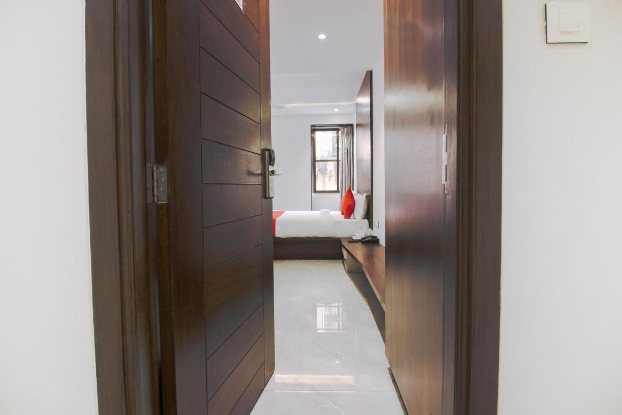 מומביי Hotel Flora Suites מראה חיצוני תמונה
