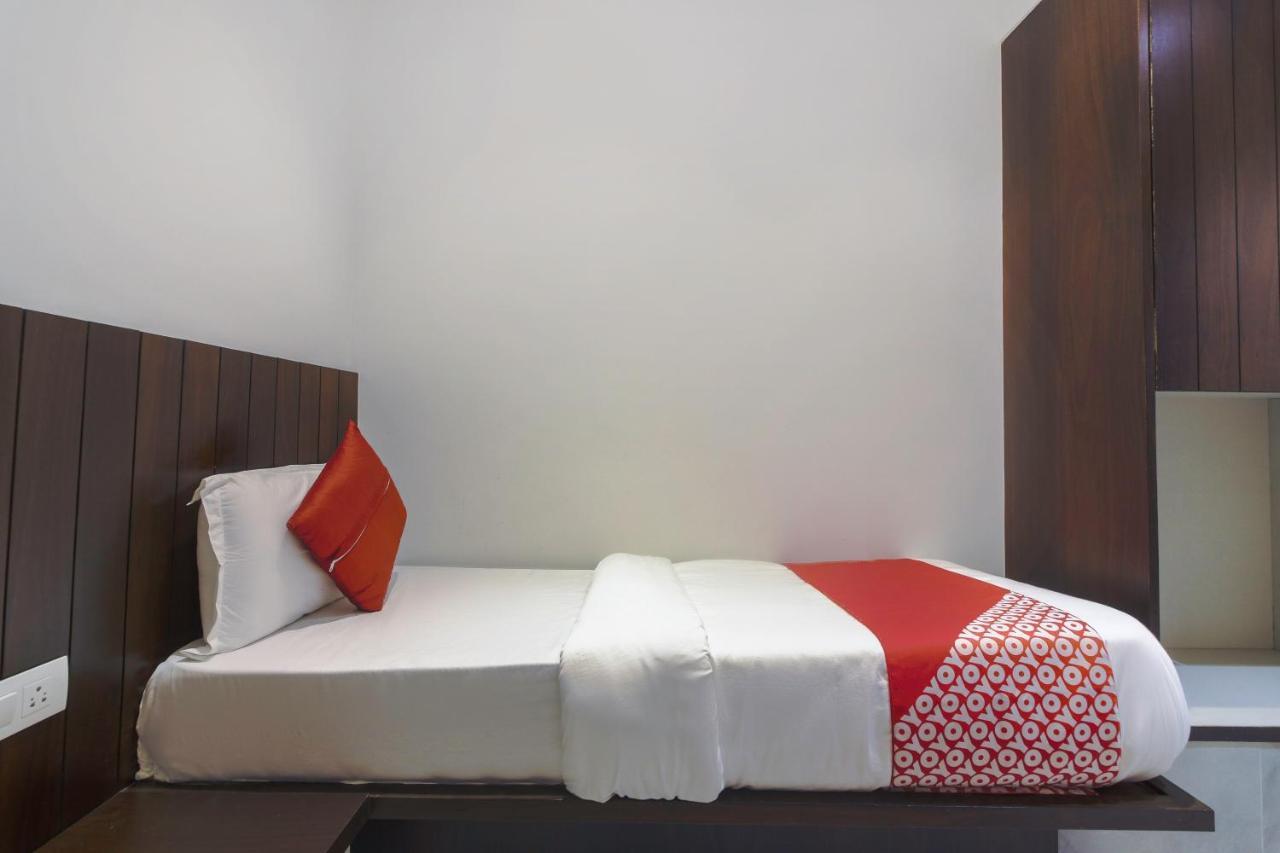 מומביי Hotel Flora Suites מראה חיצוני תמונה