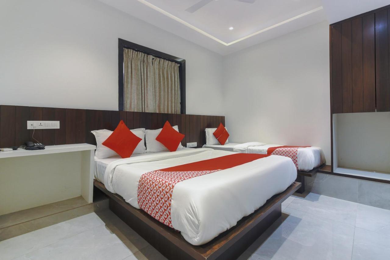 מומביי Hotel Flora Suites מראה חיצוני תמונה
