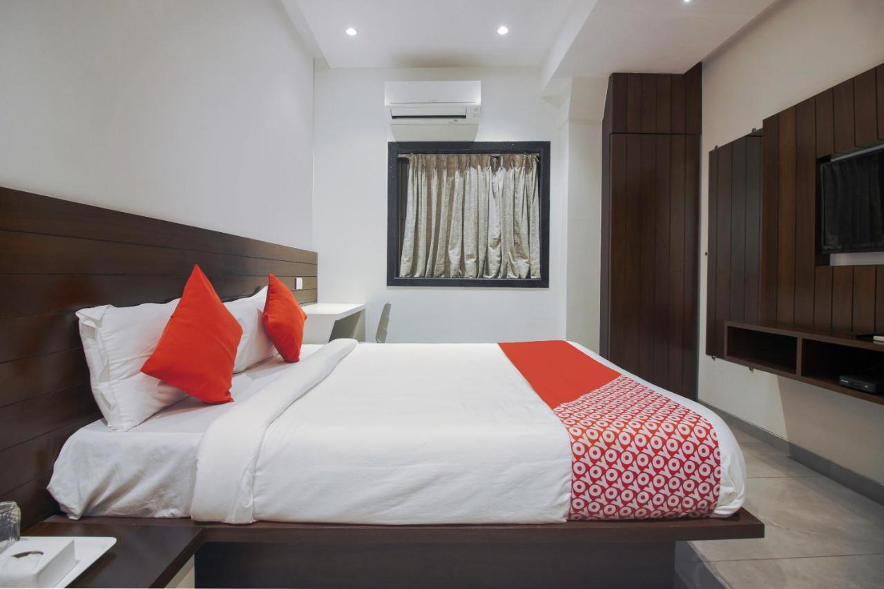 מומביי Hotel Flora Suites מראה חיצוני תמונה