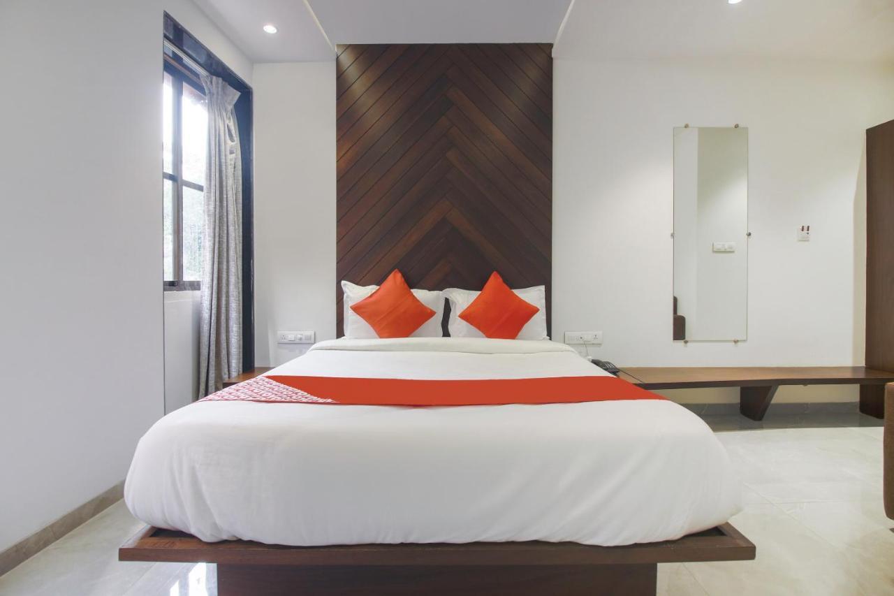 מומביי Hotel Flora Suites מראה חיצוני תמונה