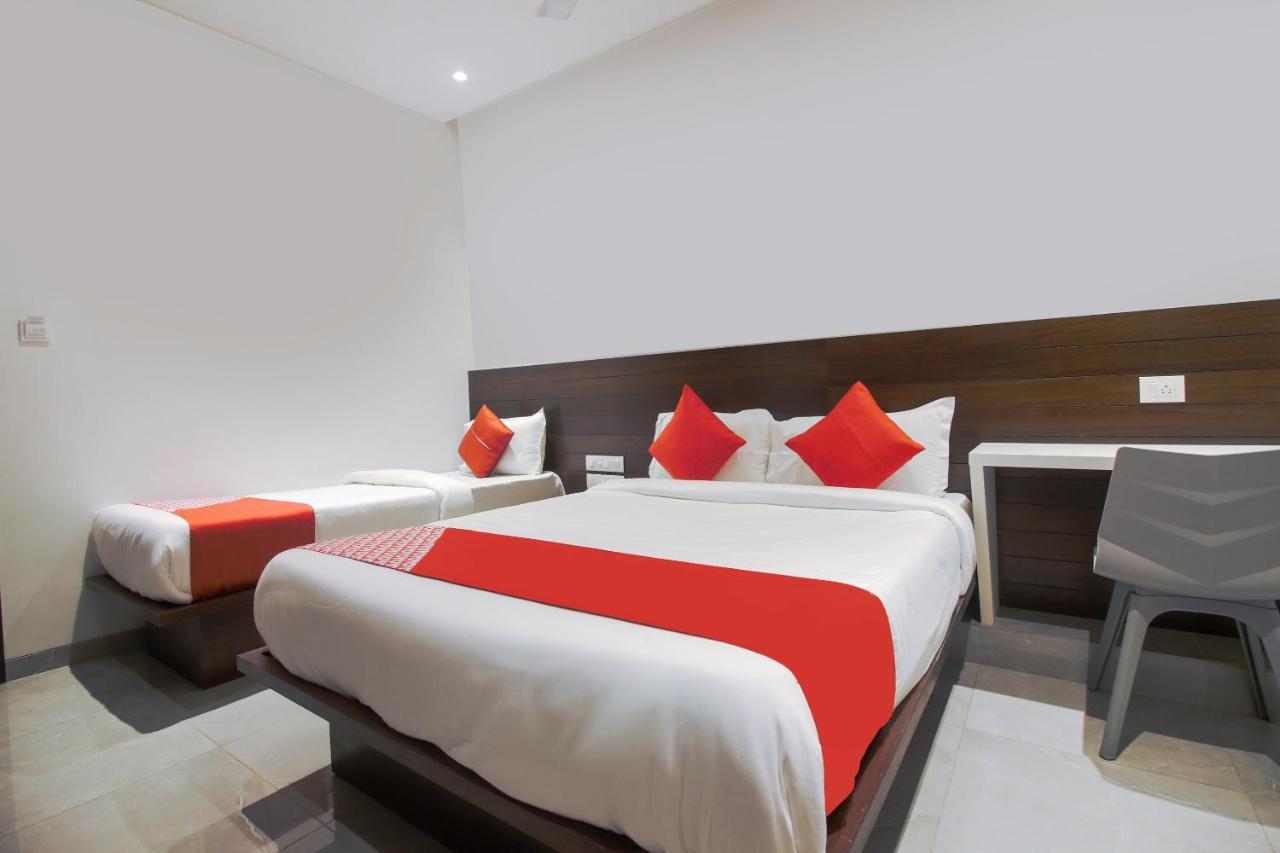 מומביי Hotel Flora Suites מראה חיצוני תמונה
