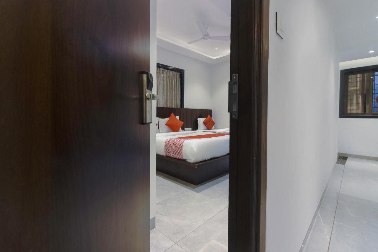 מומביי Hotel Flora Suites מראה חיצוני תמונה