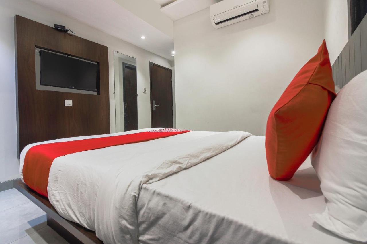 מומביי Hotel Flora Suites מראה חיצוני תמונה