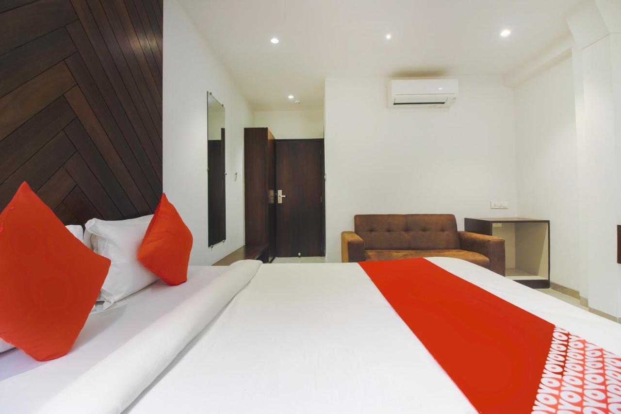 מומביי Hotel Flora Suites מראה חיצוני תמונה