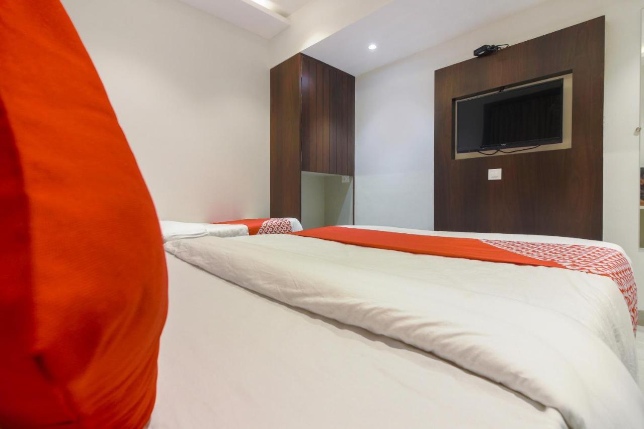 מומביי Hotel Flora Suites מראה חיצוני תמונה