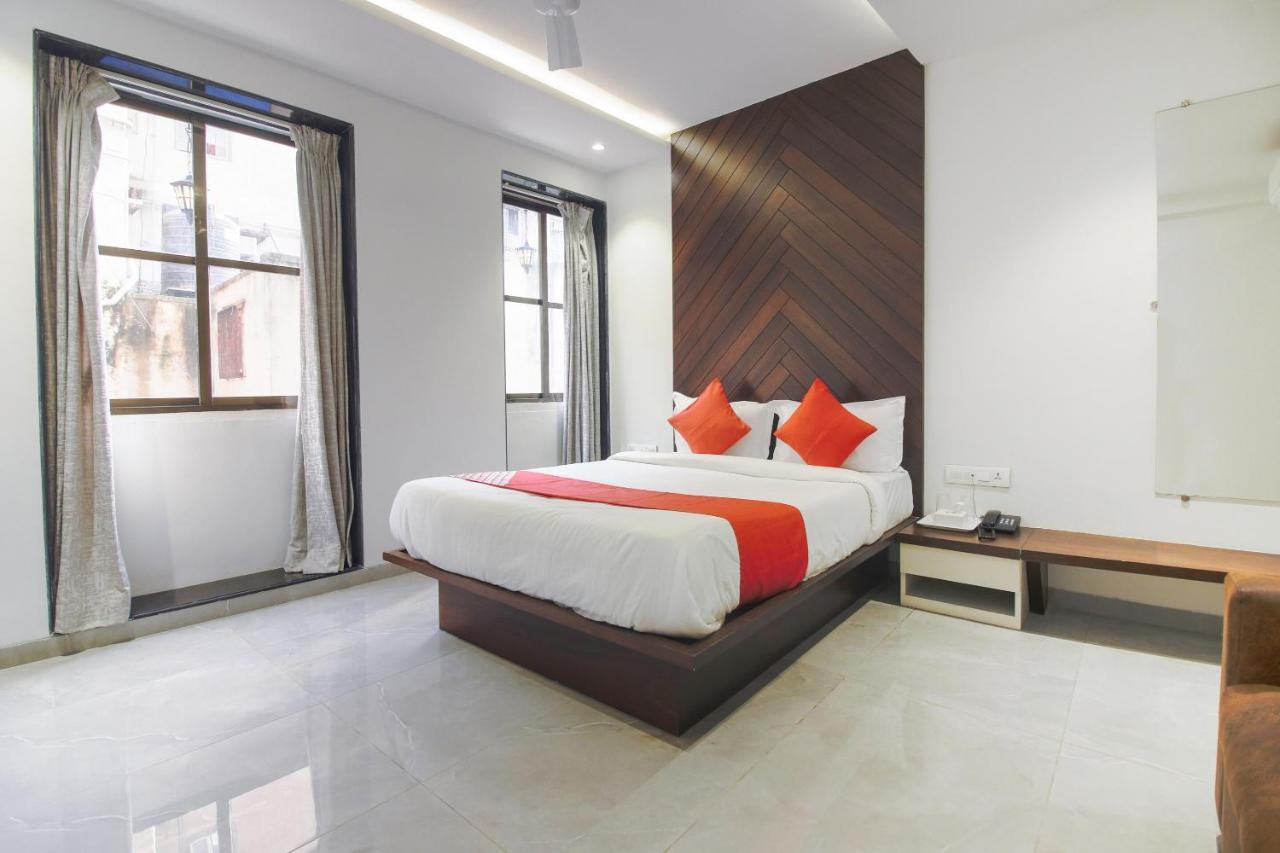 מומביי Hotel Flora Suites מראה חיצוני תמונה