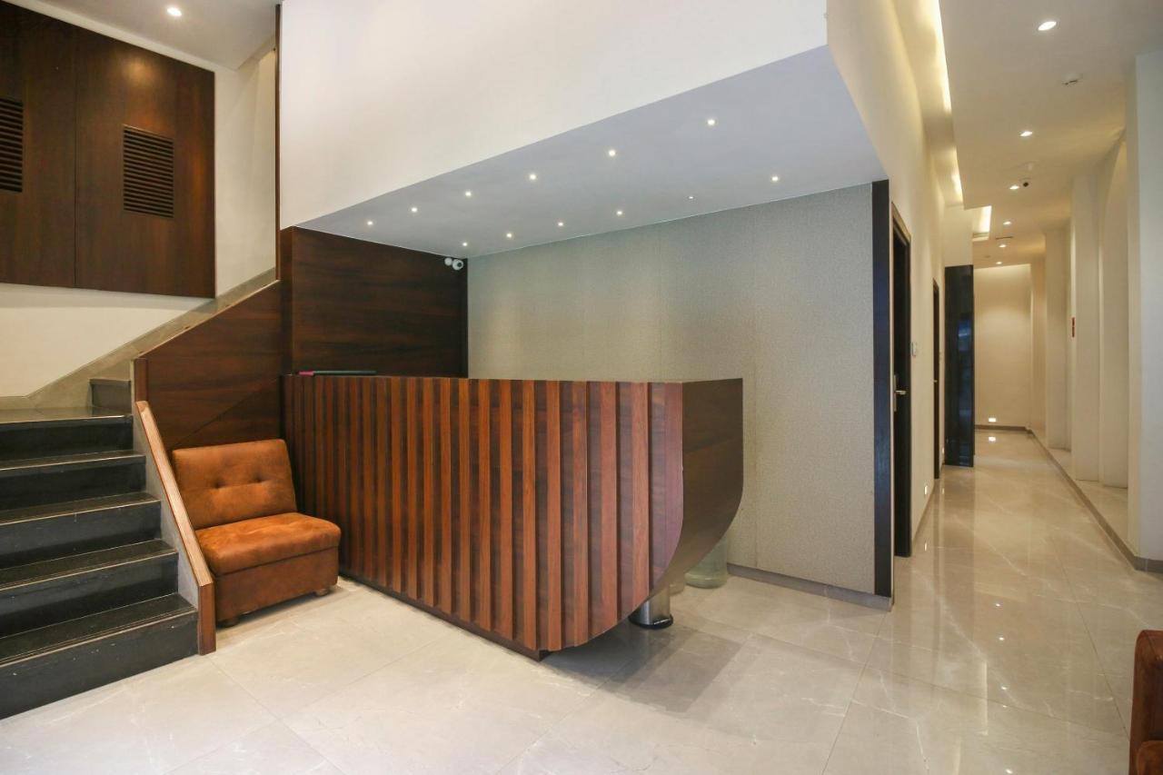מומביי Hotel Flora Suites מראה חיצוני תמונה