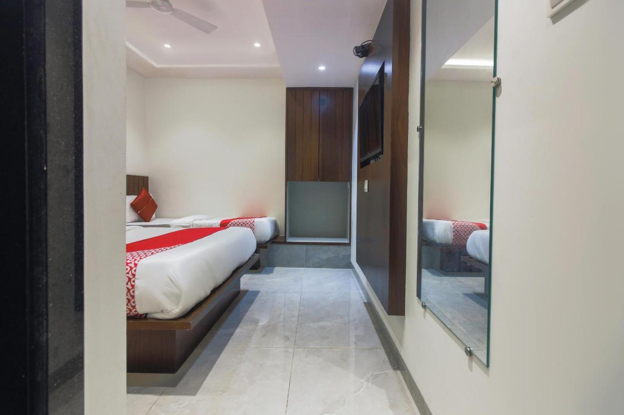 מומביי Hotel Flora Suites מראה חיצוני תמונה