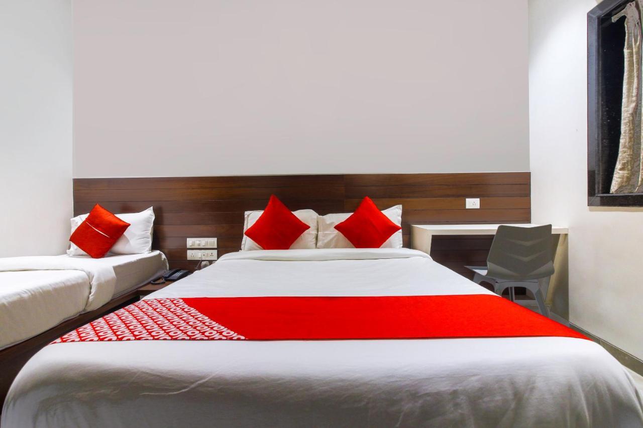 מומביי Hotel Flora Suites מראה חיצוני תמונה