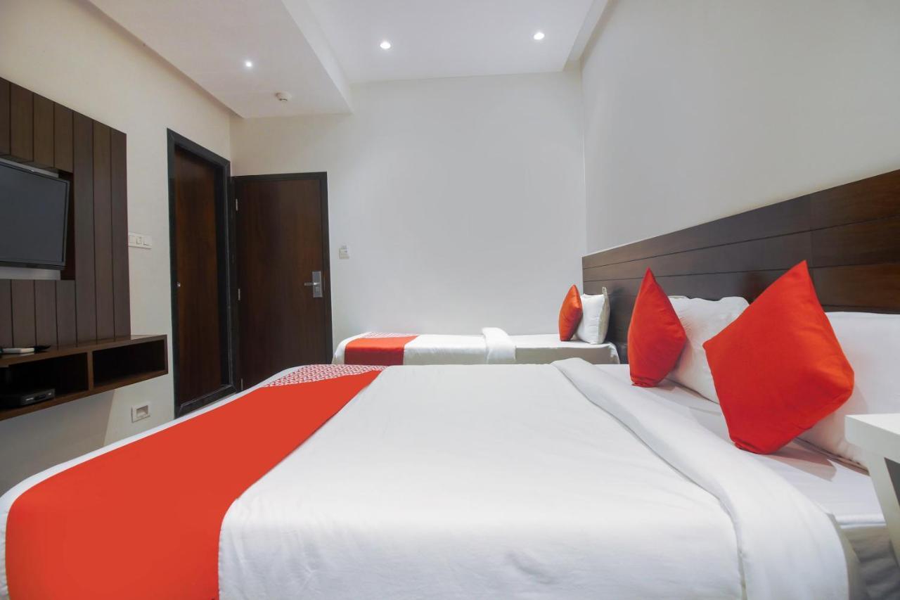 מומביי Hotel Flora Suites מראה חיצוני תמונה