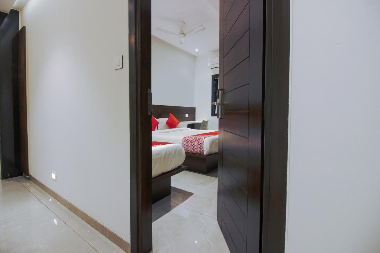 מומביי Hotel Flora Suites מראה חיצוני תמונה